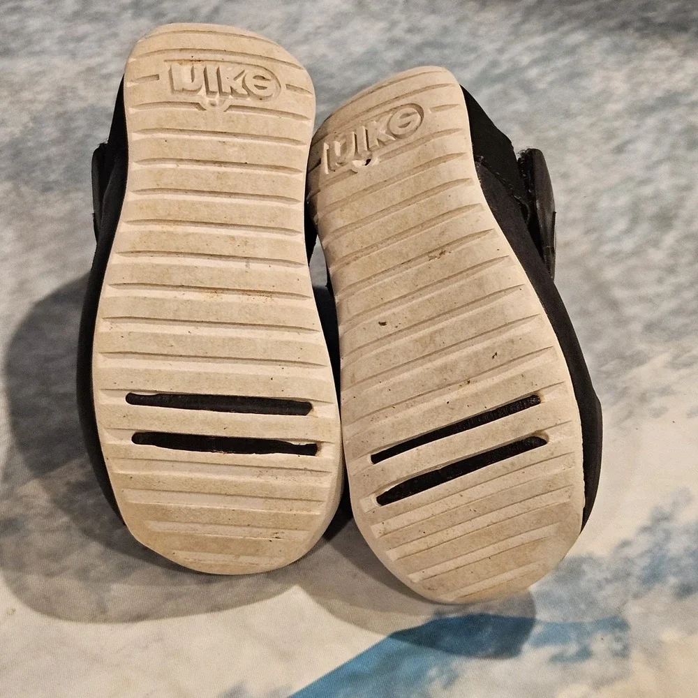 Nike Sunray Protect‎ 3 Toddler Sandals Size 9.5C Black White Hook Loop